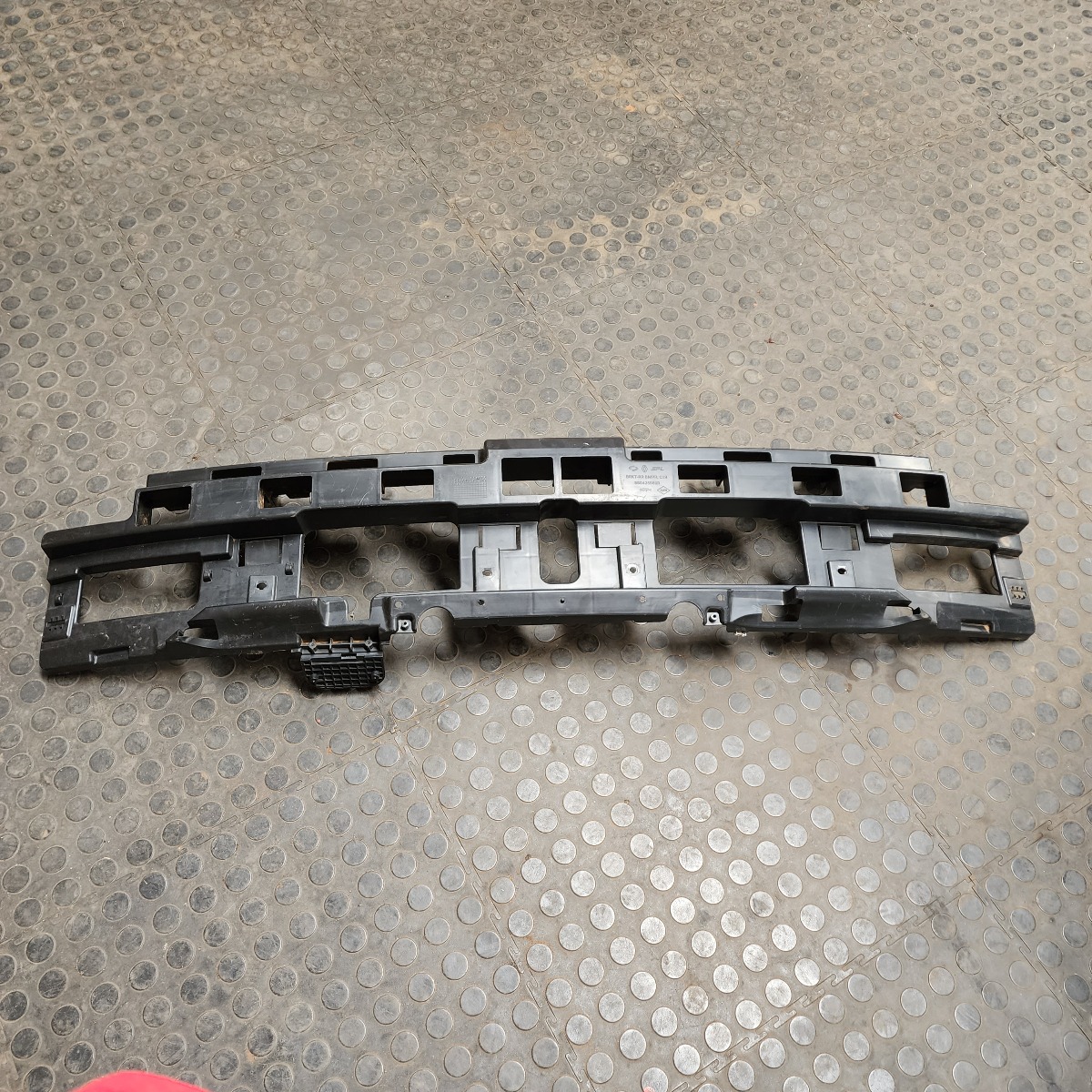KOLEOS 2 REAR BUMPER CENTRE BRACKET