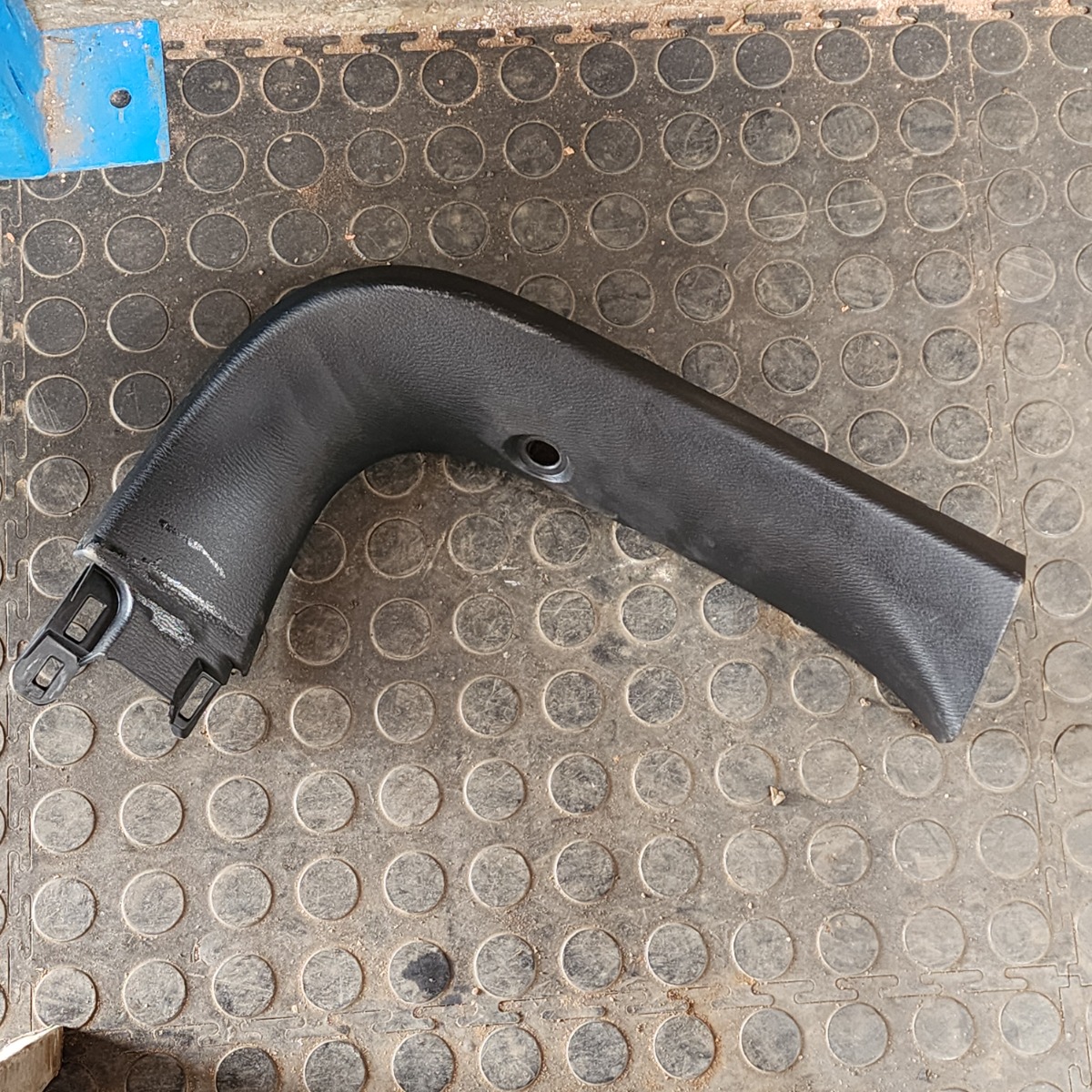 3 Tailgate Bootlid Inner Trim Left