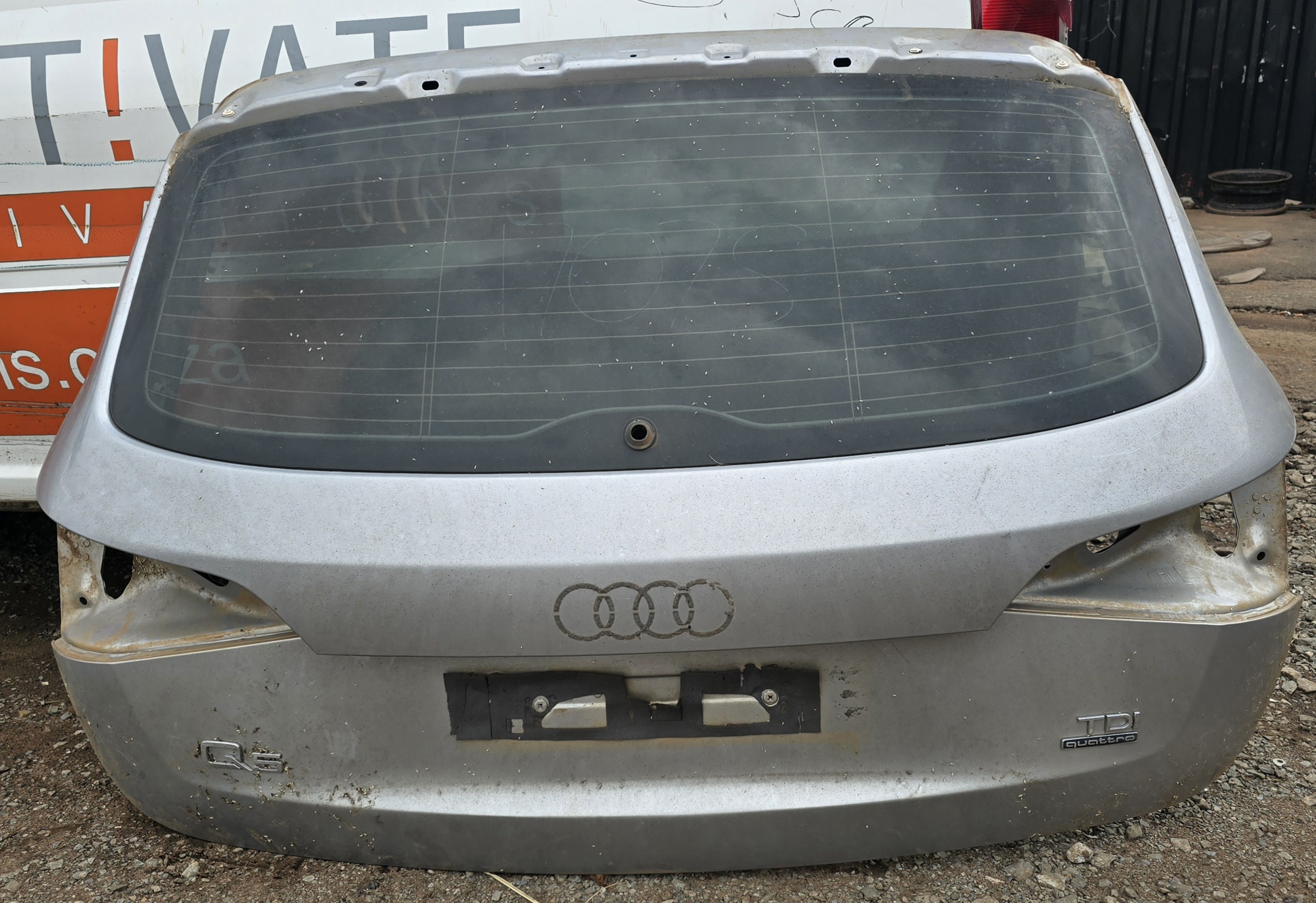 Q5 TAILGATE BOOT LID WITH GLASS