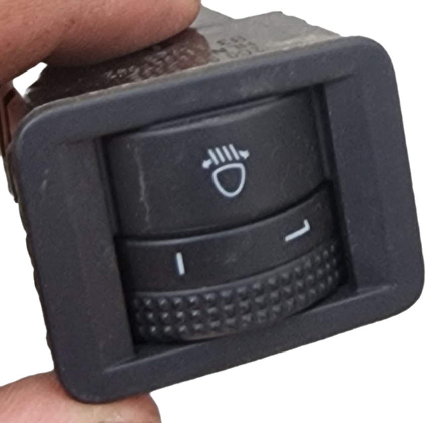 POLO MK 8/9 HEADLIGHT REGULATOR