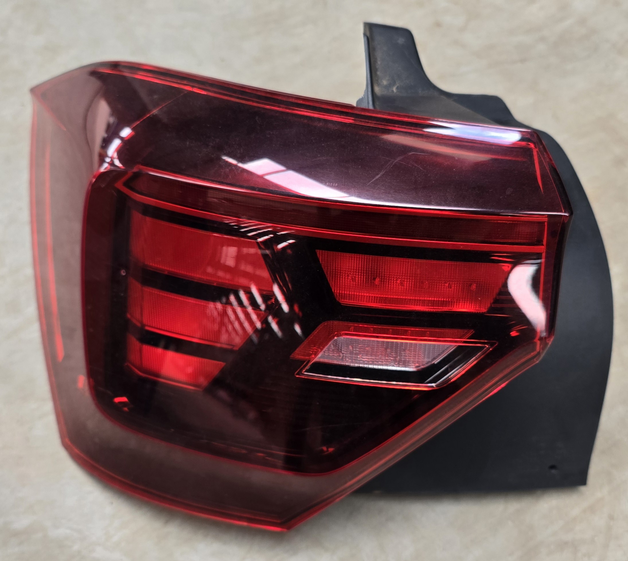 POLO MK 9 LEFT OUTER TAILLAMP