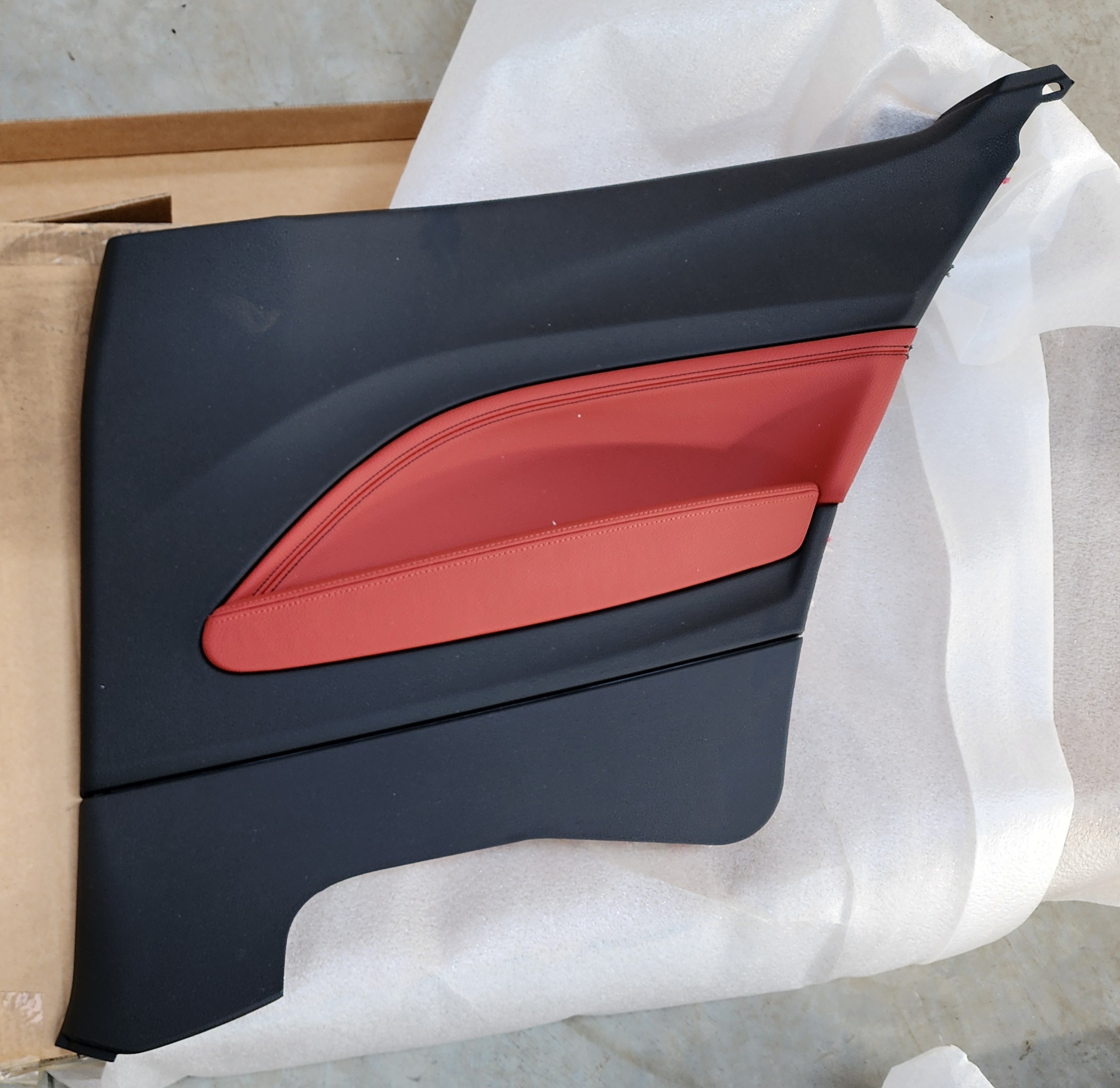 F22 RIGHT REAR DOOR LATERAL TRIM