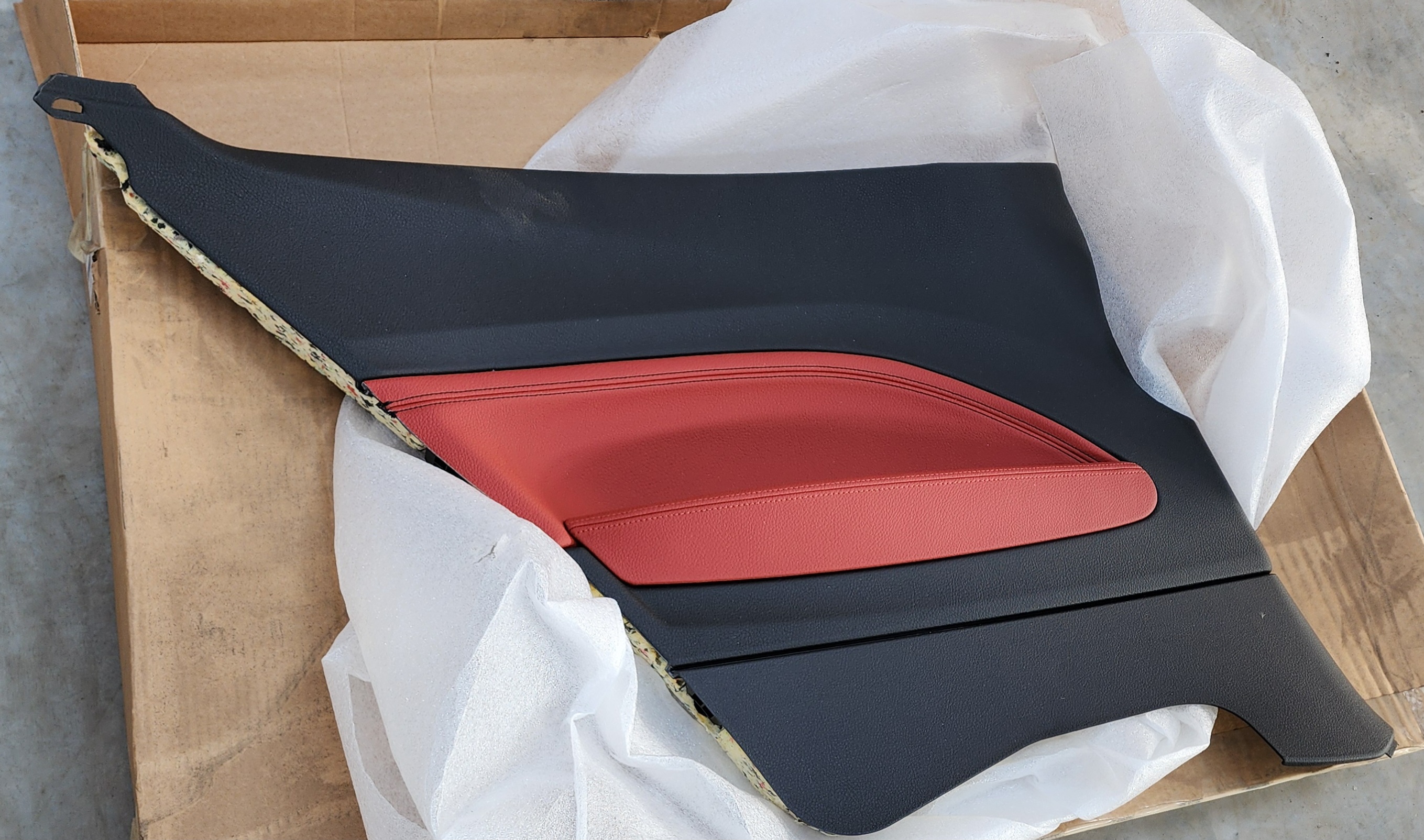 F22 LEFT REAR LATERAL TRIM