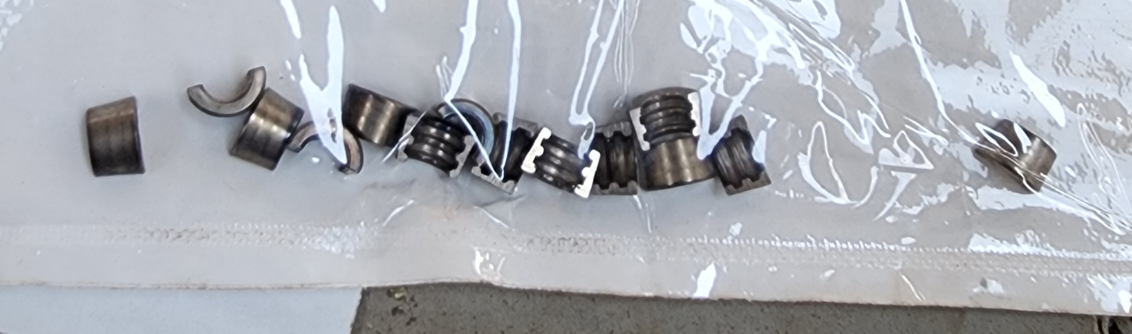 VALVE STEM LOCKS 1=2PIECE