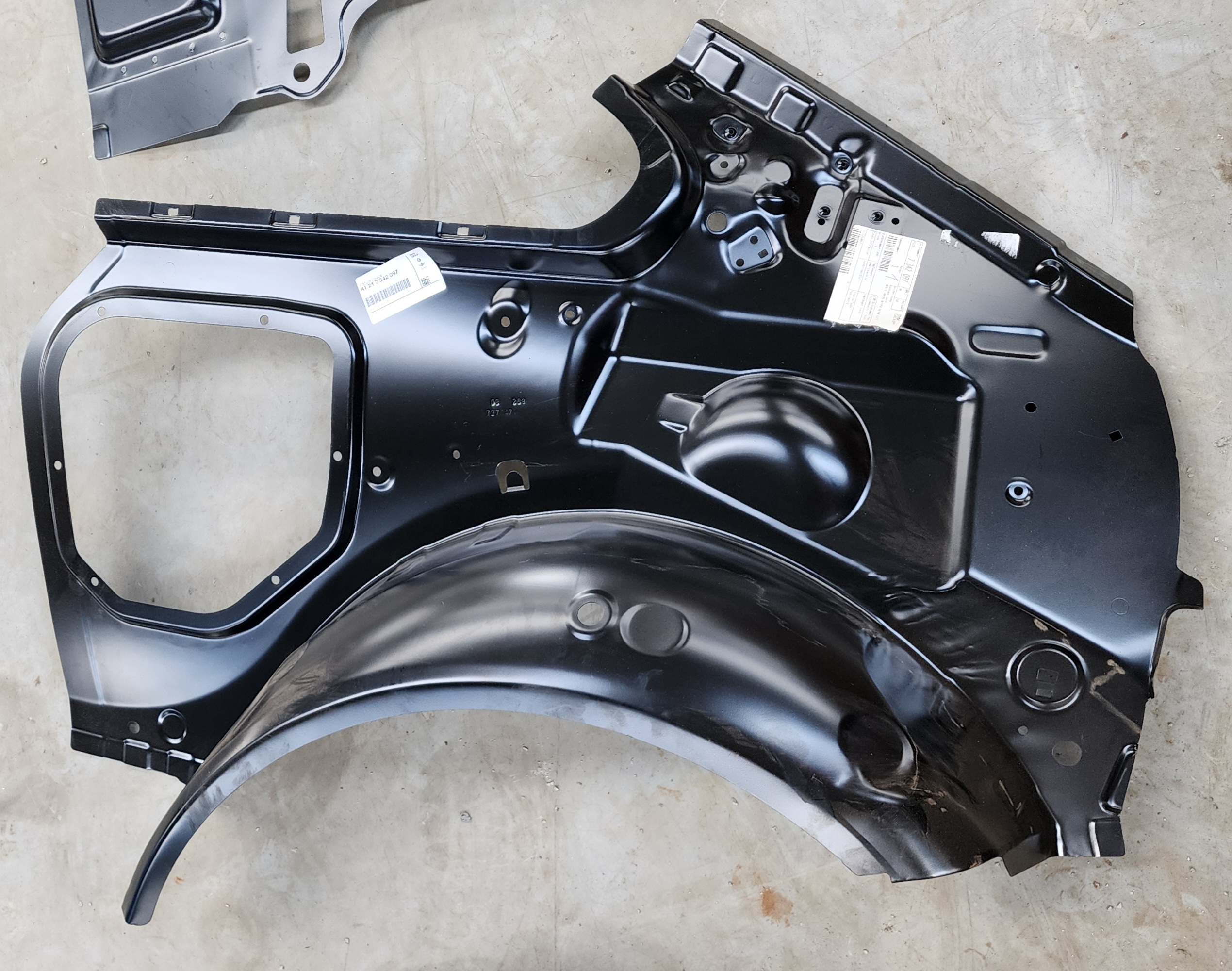 2 SERIES LEFT REAR WHEEL ARCH PANEL