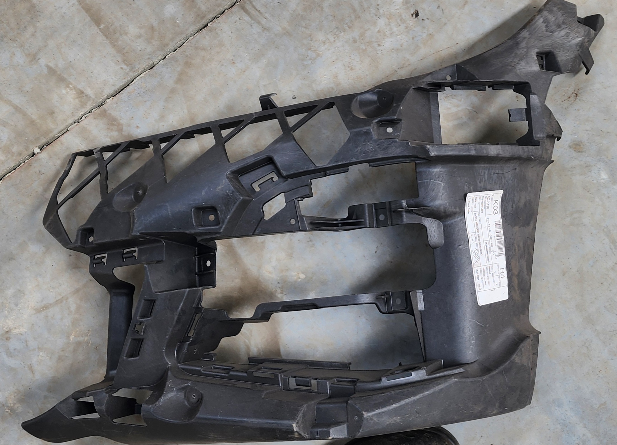 G20 BUMPER BRACKET LEFT FRONT