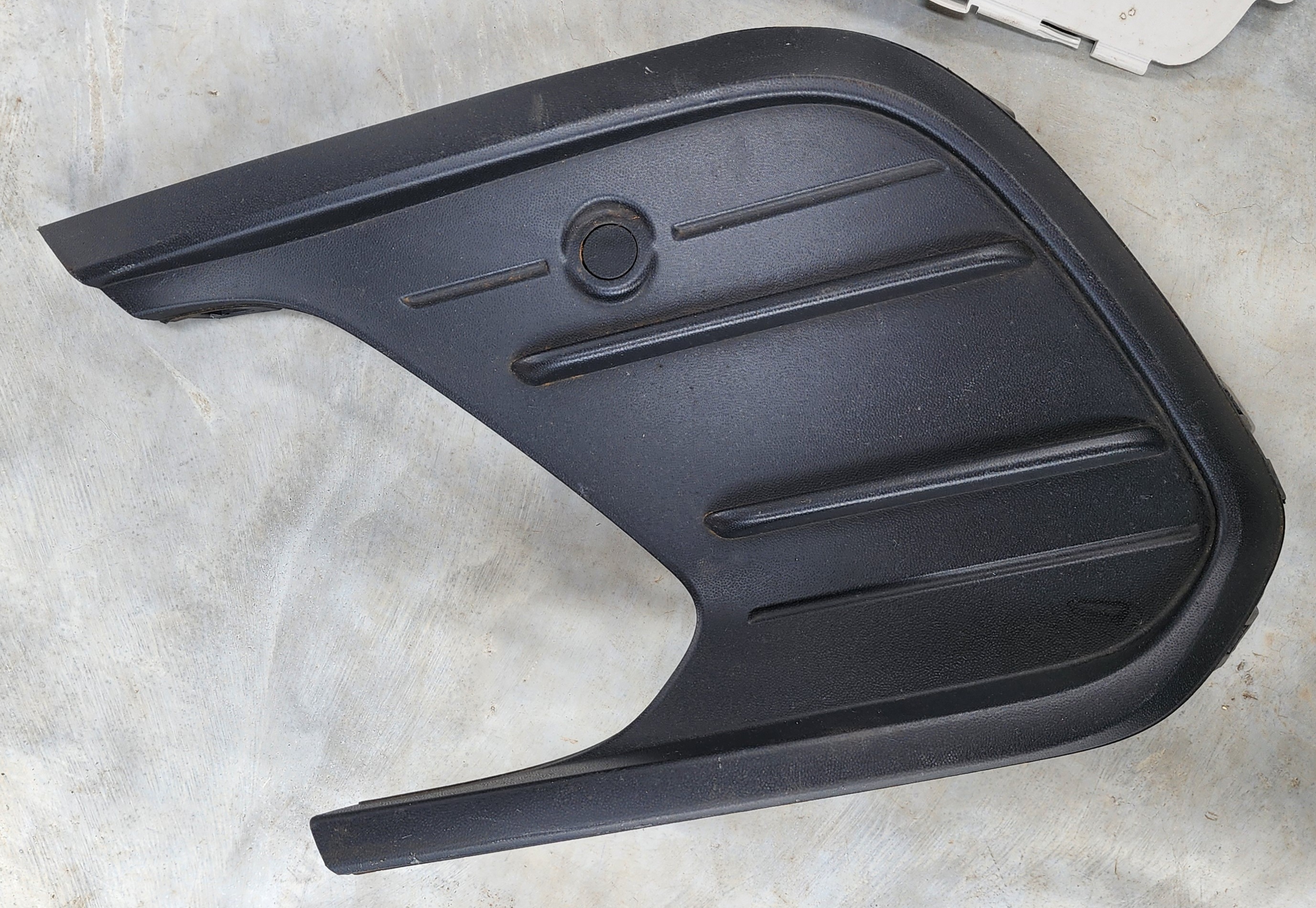 POLO MK 9 LEFT FRONT BUMPER GRILLE