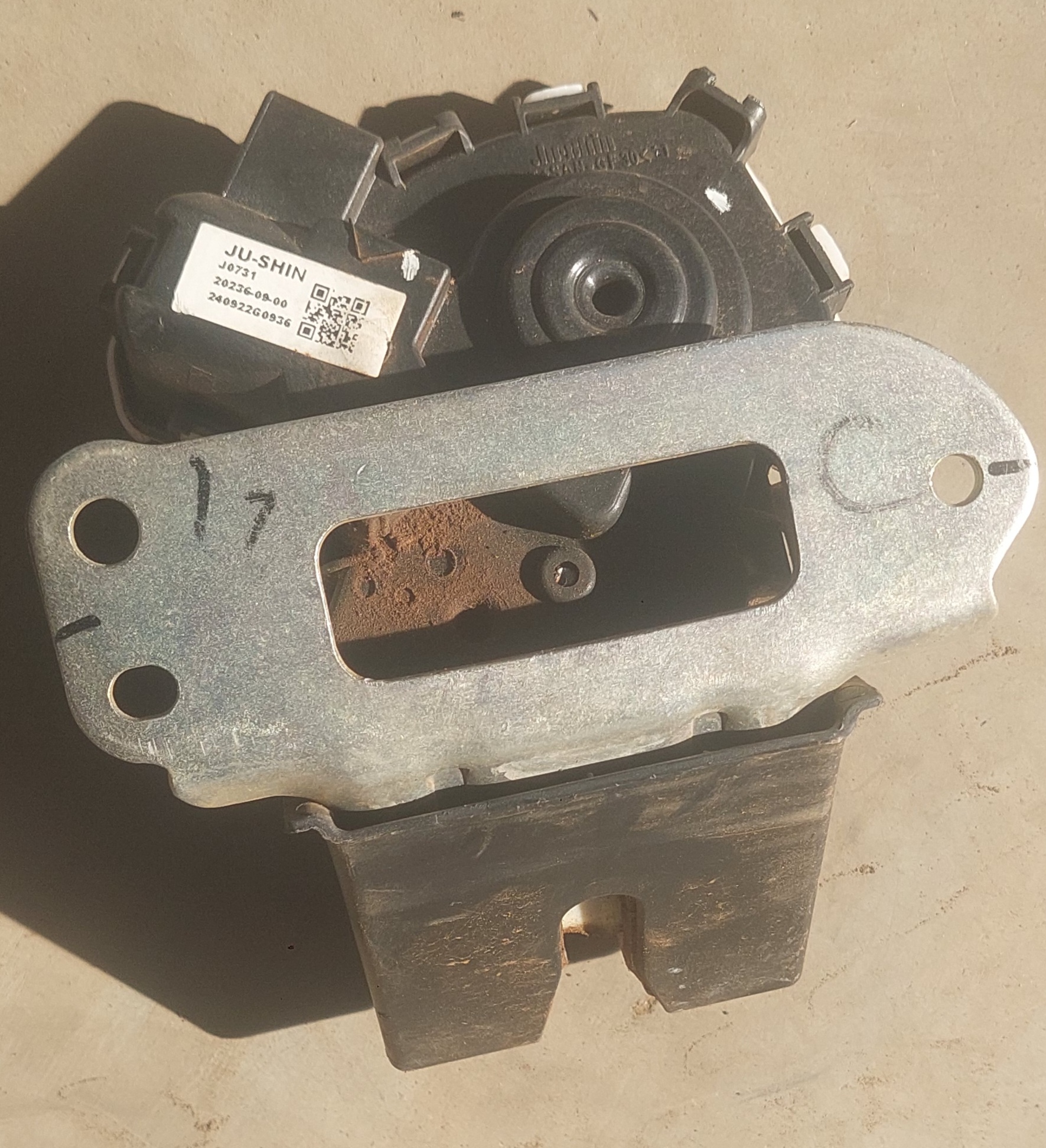 STARLET REAR LID LOCK