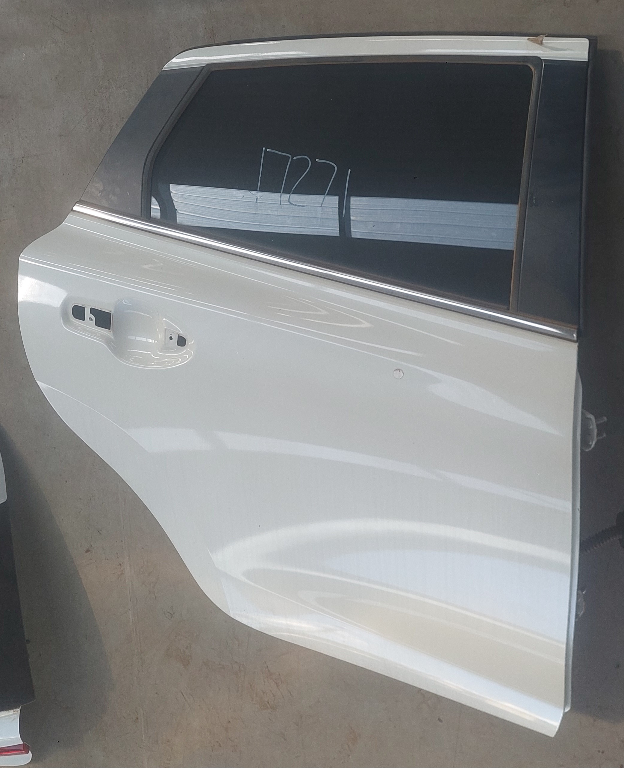 STARLET RIGHT REAR DOOR
