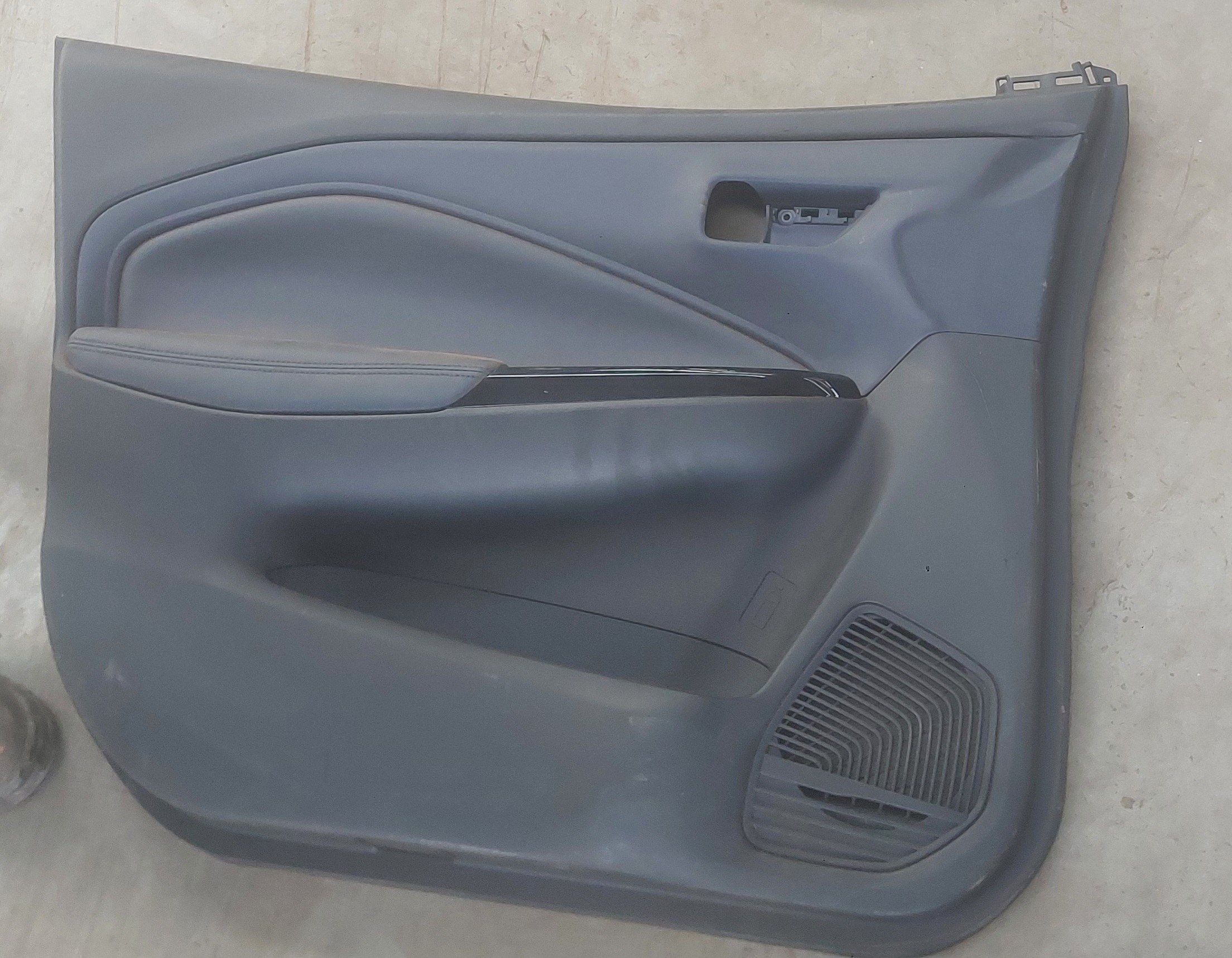 STARLET LEFT FRONT DOOR PANEL