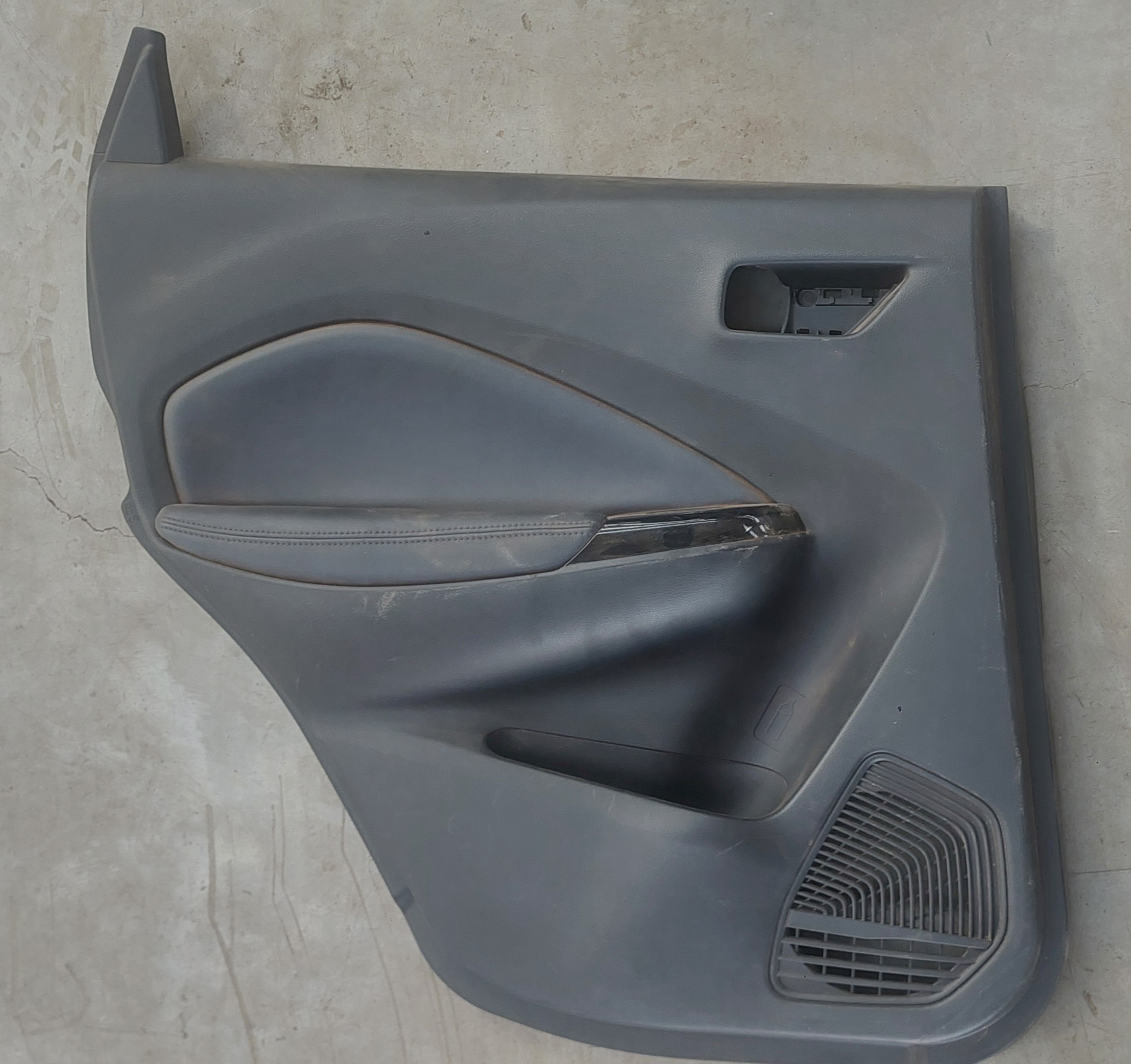 STARLET LEFT REAR DOOR TRIM PANEL