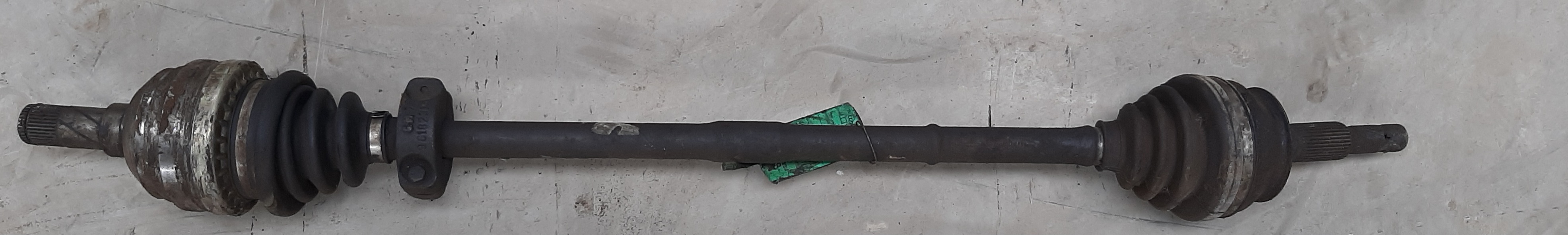 KWID 1.0 AUTO LEFT HAND CV SHAFT COMPLETE