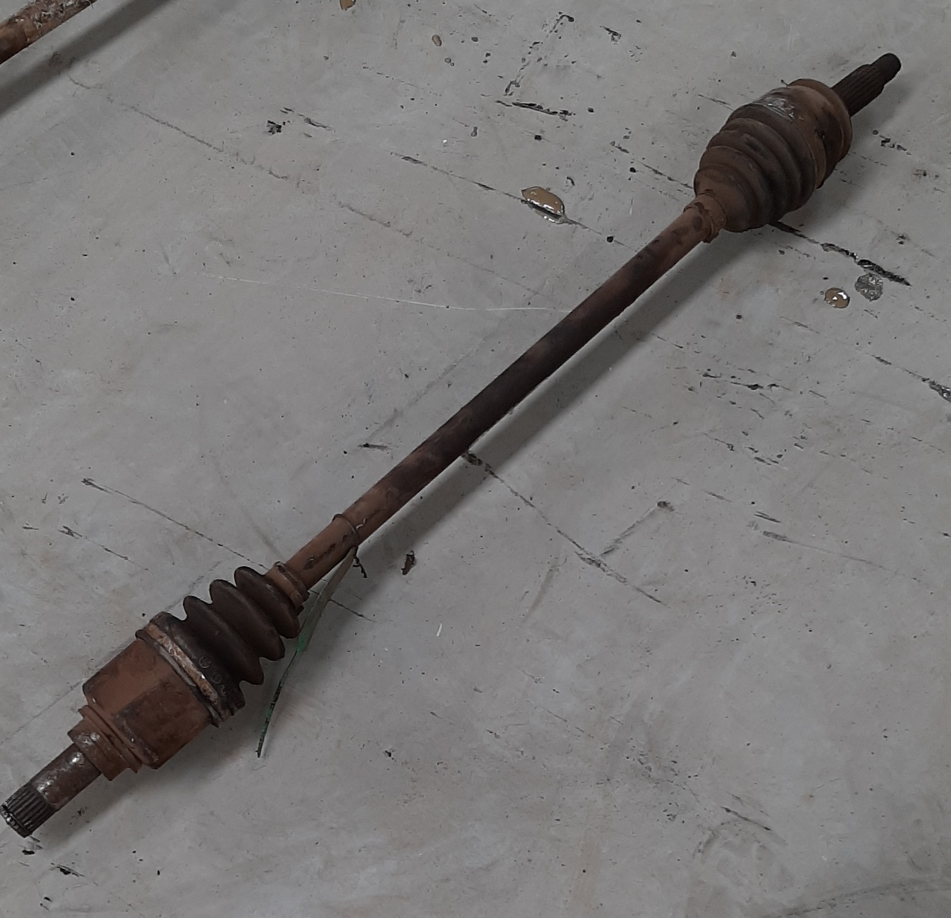 KWID 1.0 AUTO RIGHT HAND CV SHAFT COMPLETE