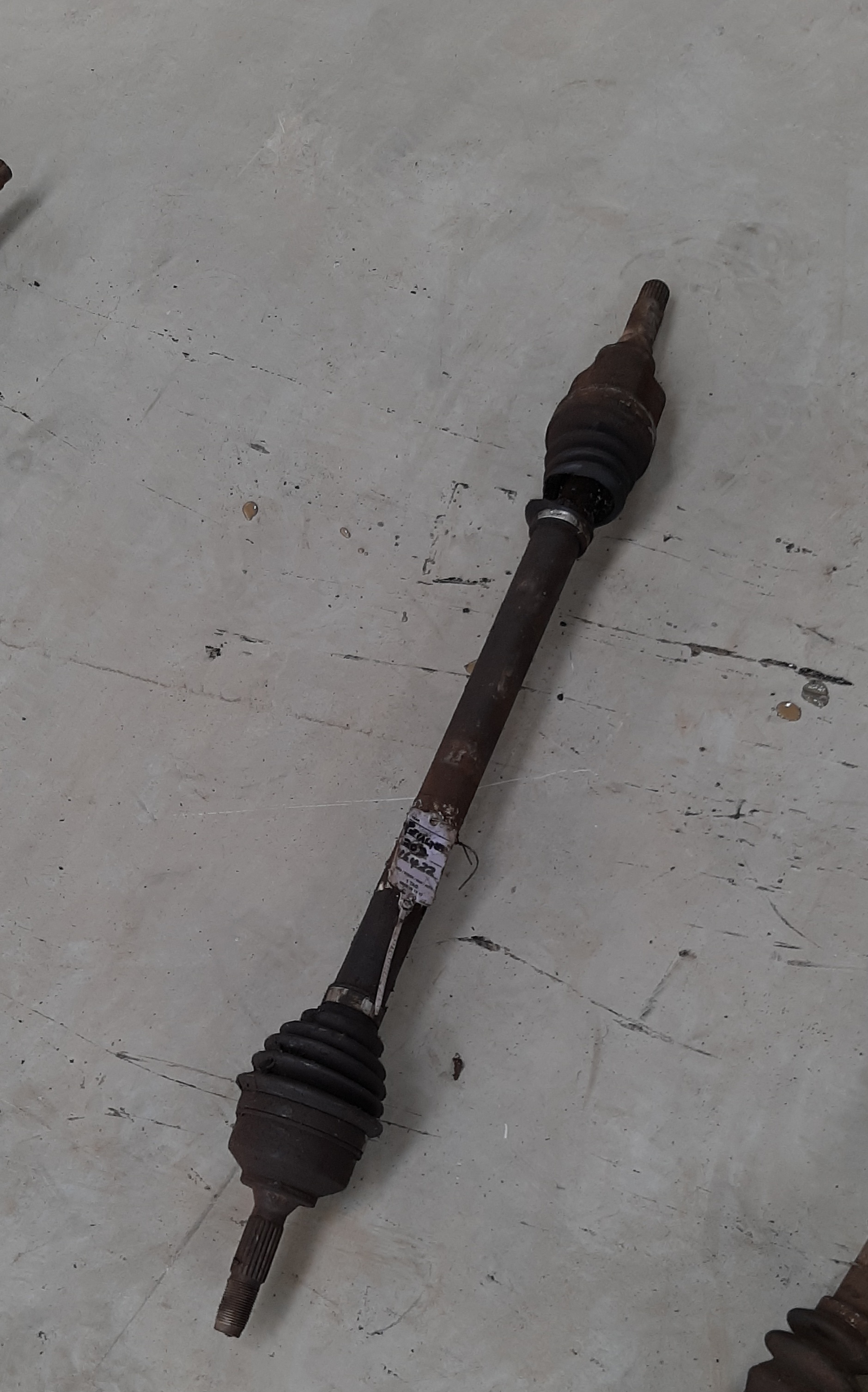 207 1.4 RIGHT HAND CV SHAFT COMPLETE