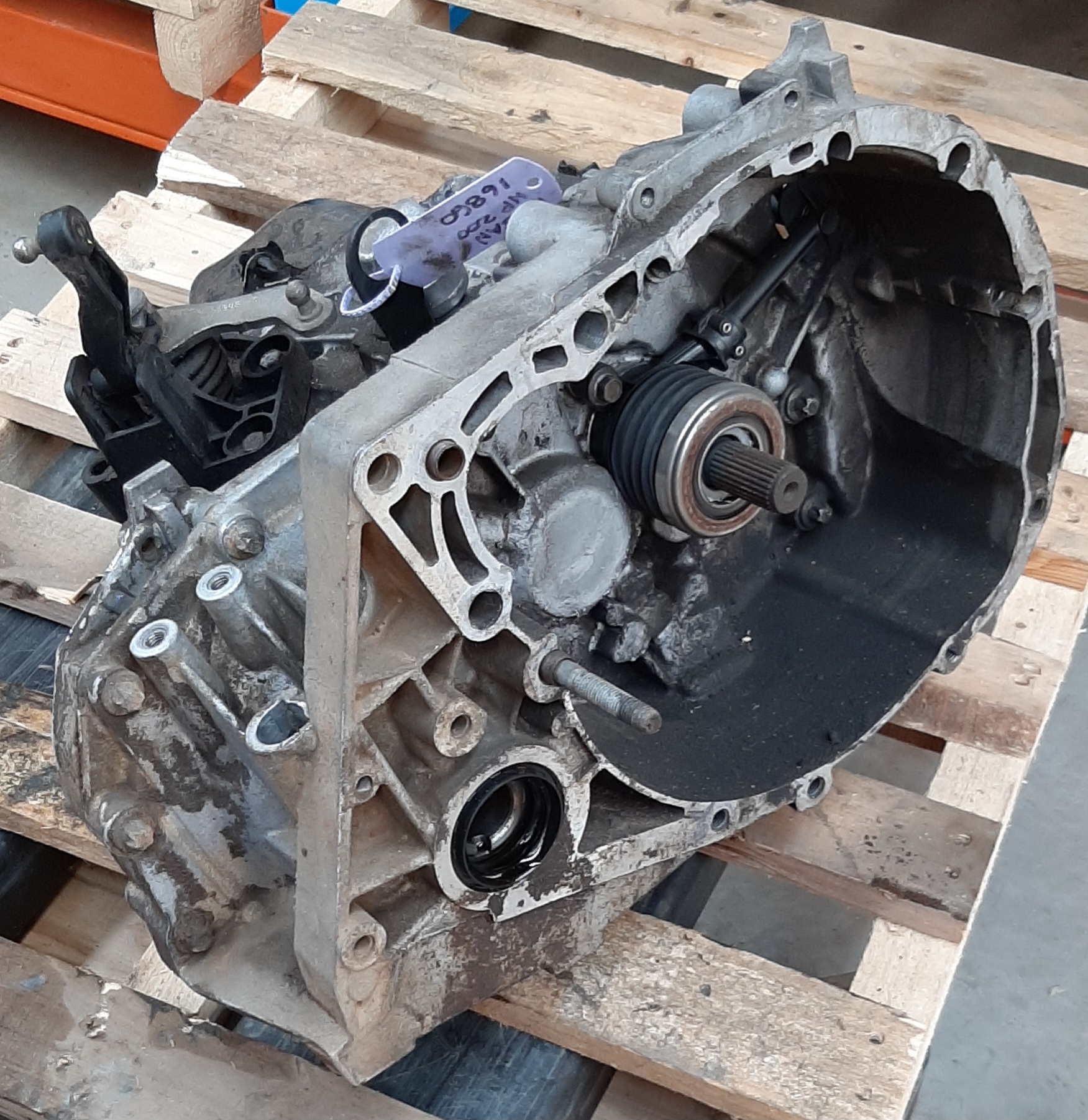 NP200 1.6 JB5 MANUAL GEARBOX