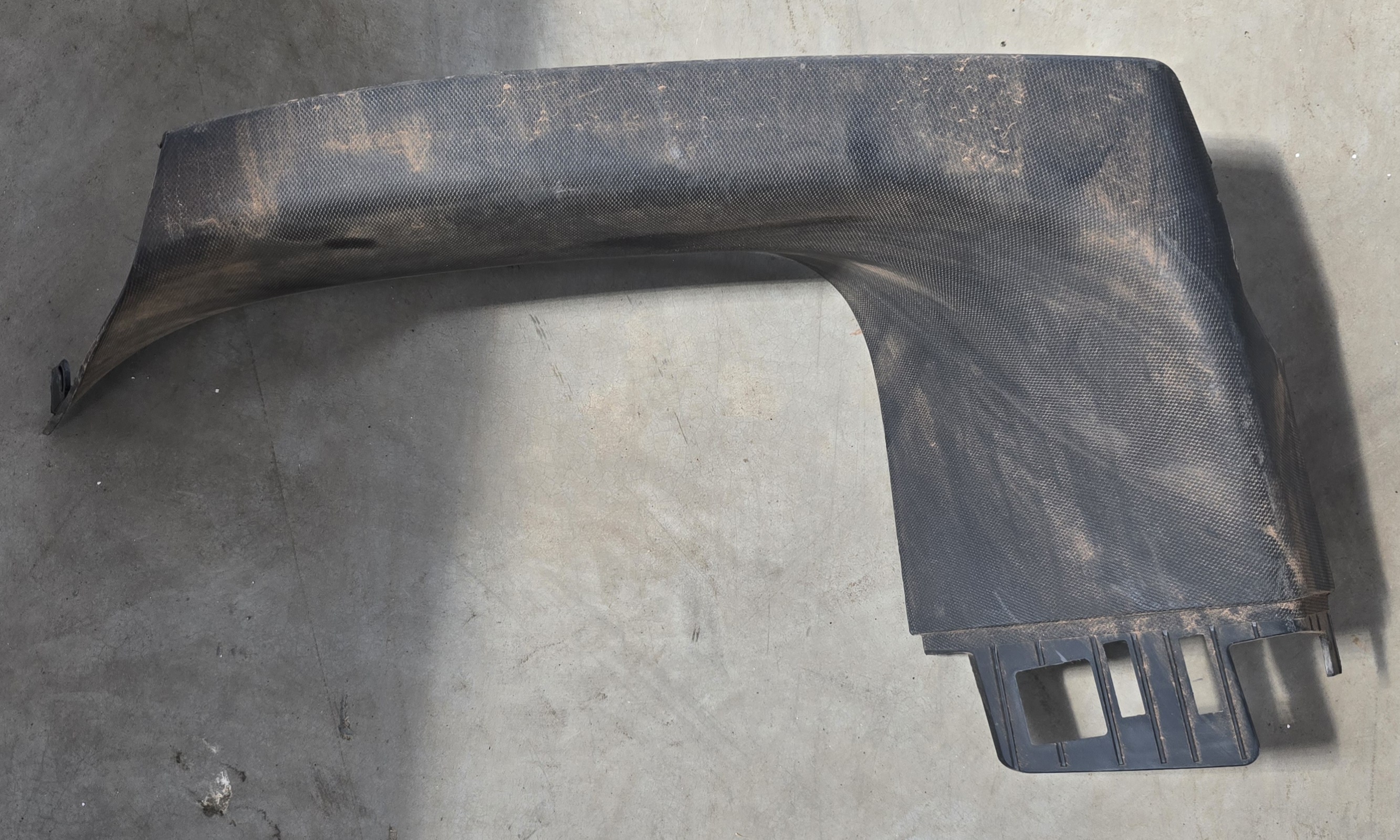 X3 G01 RIGHT UPPER TRUNK LID TRIM