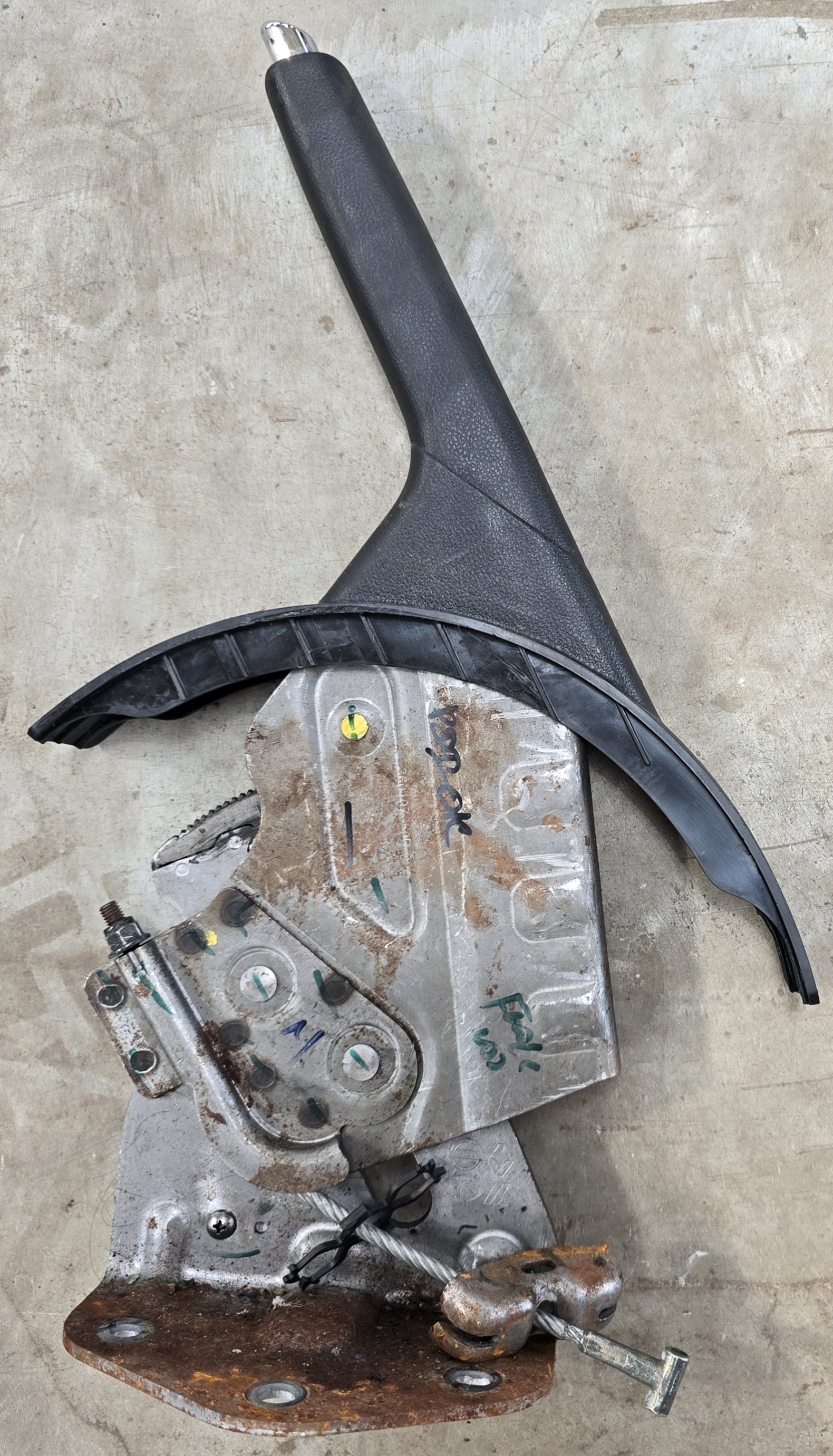 TRIBER HAND BRAKE LEVER