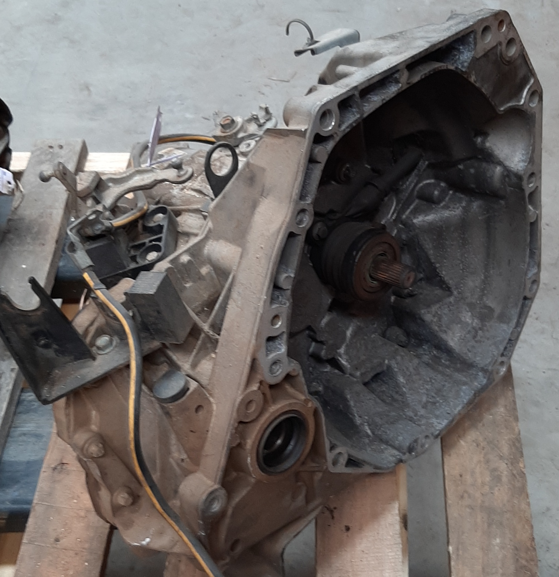 LIVINA 1.6 MANUAL GEARBOX