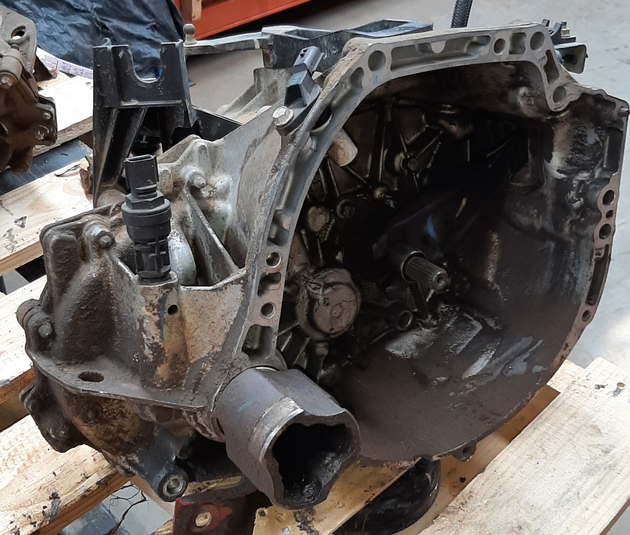 KWID 1.0 MANUAL GEARBOX