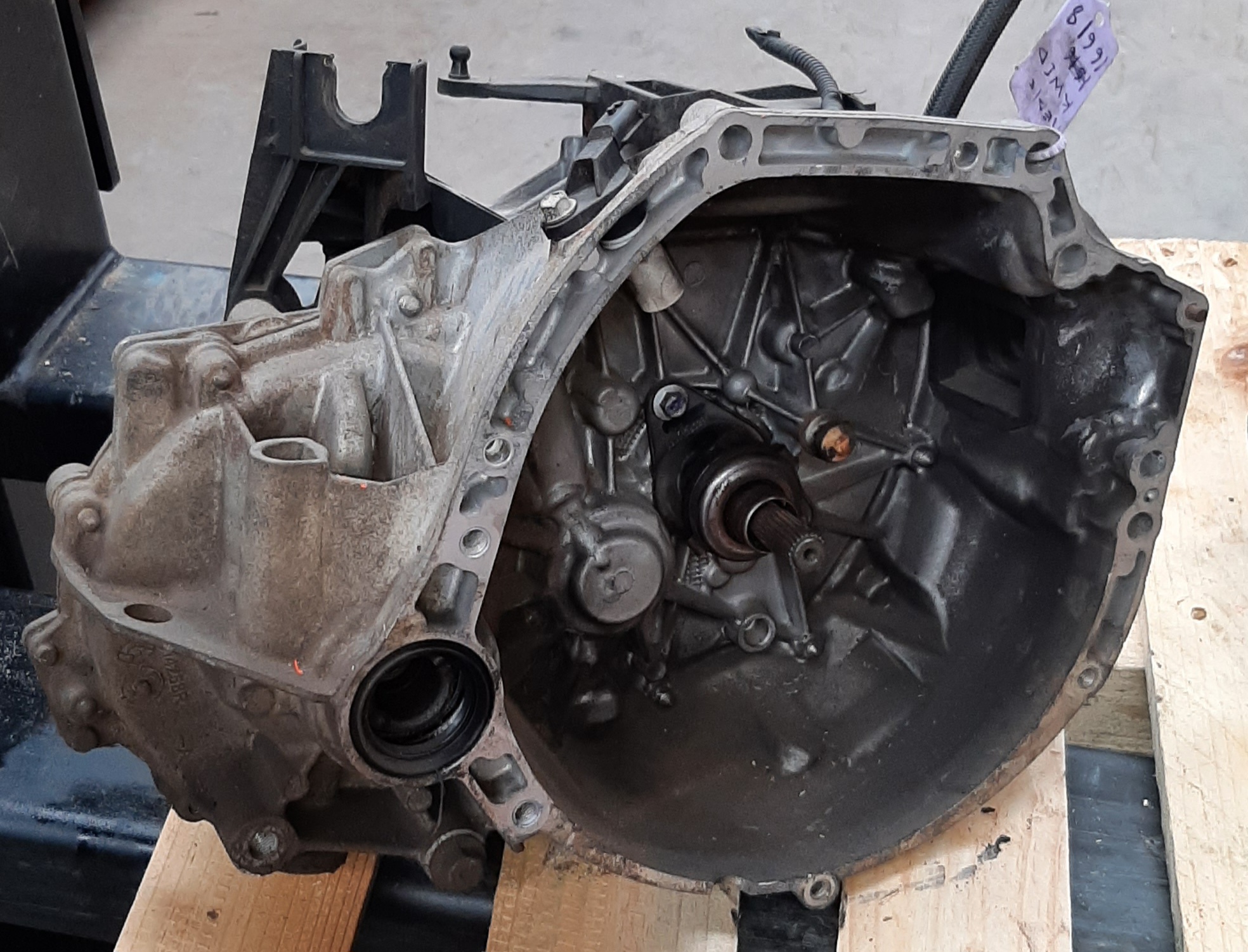KWID 1.0 MANUAL GEARBOX
