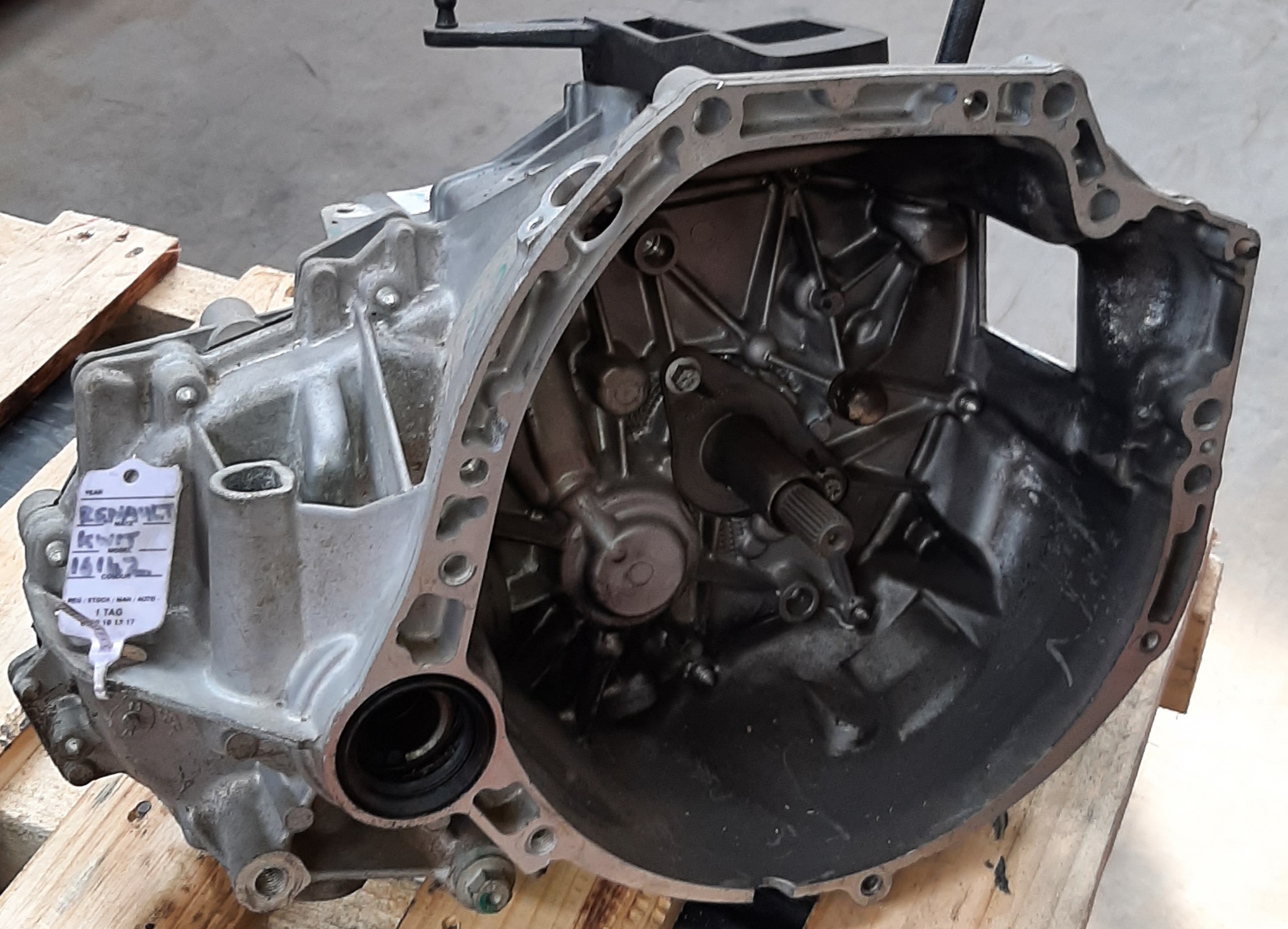 KWID 1.0 MANUAL GEARBOX