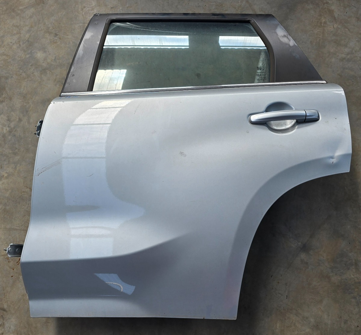 URBAN CRUISER LEFT REAR DOOR (SHELL ONLY) DAMAGED