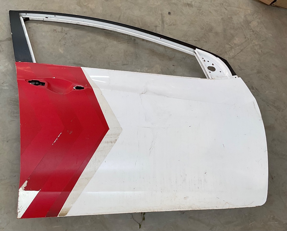 I30 RIGHT FRONT DOOR SHELL DENTED