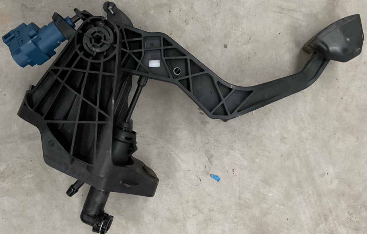 POLO VIVO CLUTCH PEDAL