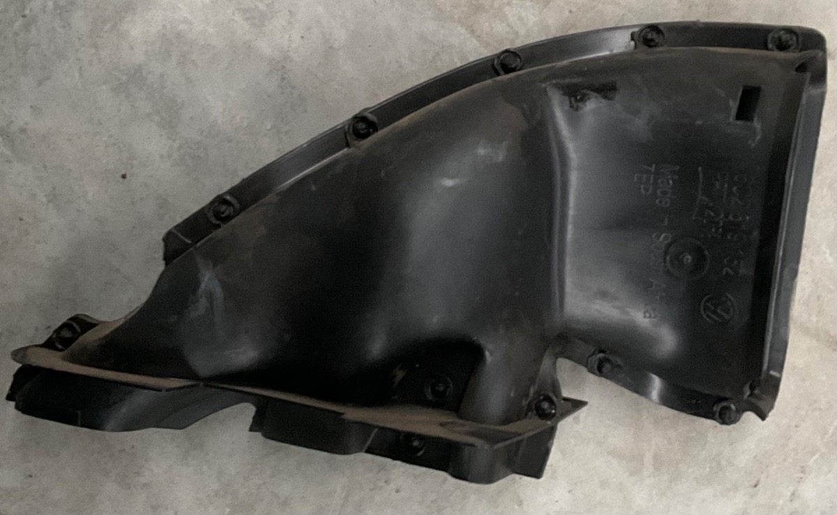 POLO VIVO RIGHT FOOTWELL SUPPORT