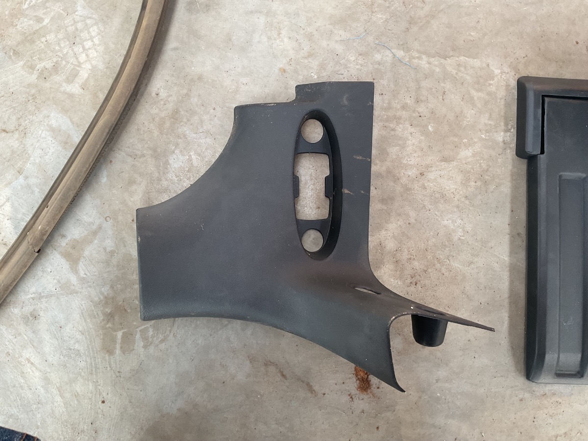 JEEP WRANGLER UNLIMITED RUBICON LEFT UPPER A PILLAR TRIM