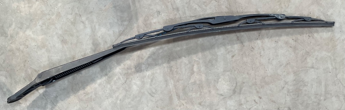 NP200 LEFT WIPER ARM