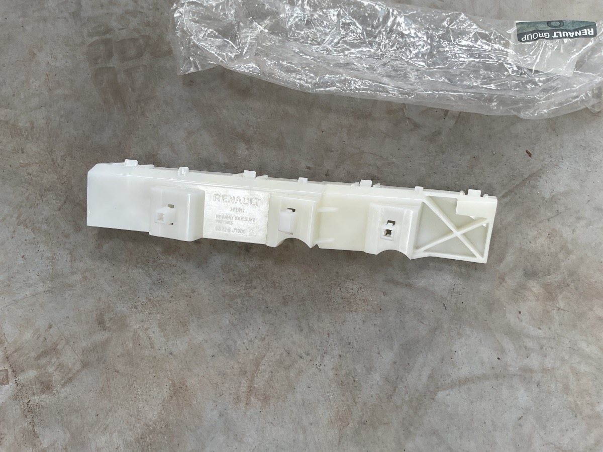 KOLEOS LEFT FRONT BUMPER SLIDE