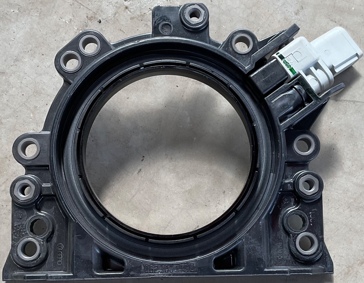 GOLF SENSOR CRANKSHAFT + SEAL HOUSING