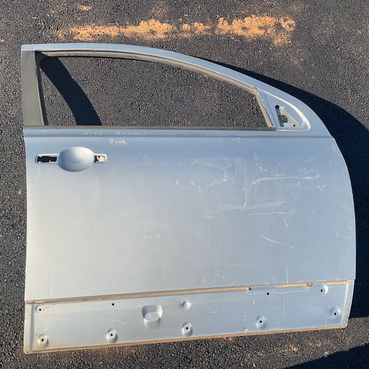 QASHQAI RIGHT FRONT DOOR SHELL DENTED