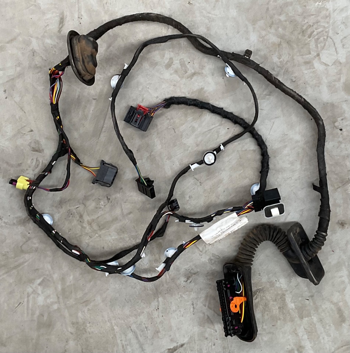 POLO VIVO LEFT FRONT DOOR WIRING