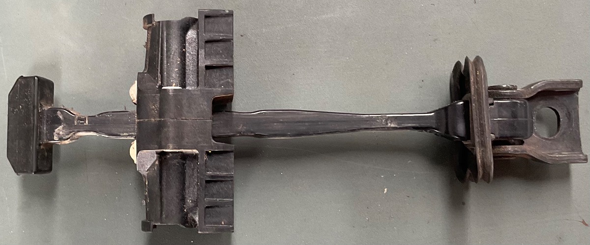 POLO MK 8/9 LEFT FRONT DOOR CHECK STRAP