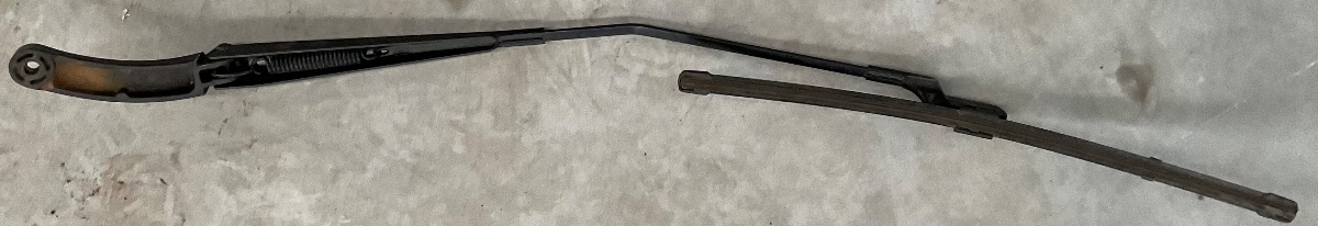 POLO MK 8/9 WIPER ARM LEFT FRONT