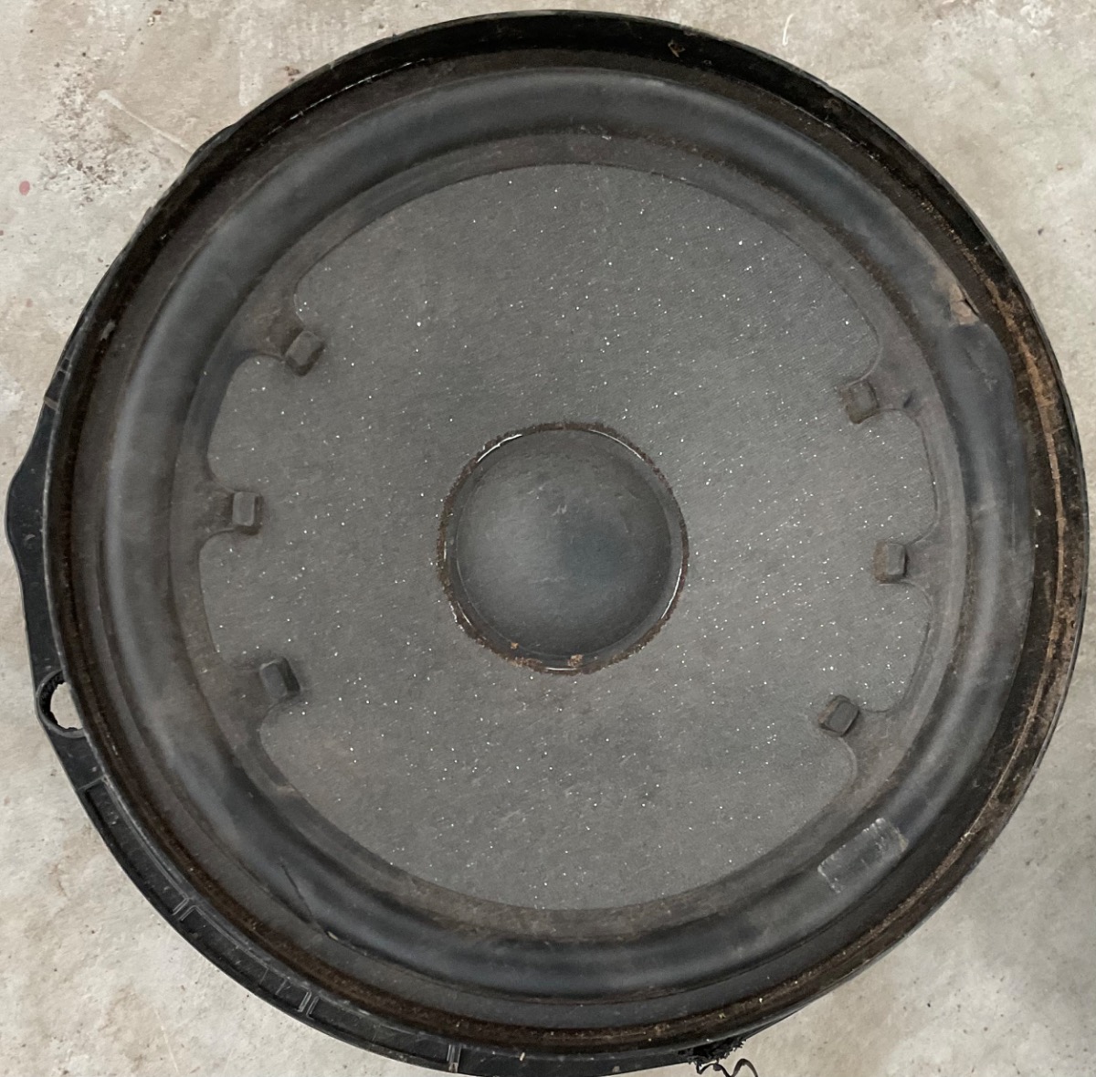 POLO VIVO RIGHT FRONT DOOR SPEAKER