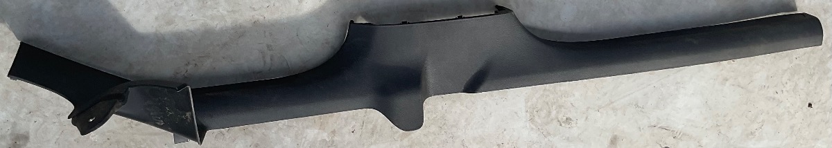 POLO MK 8/9 SILL TRIM STRIP LEFT