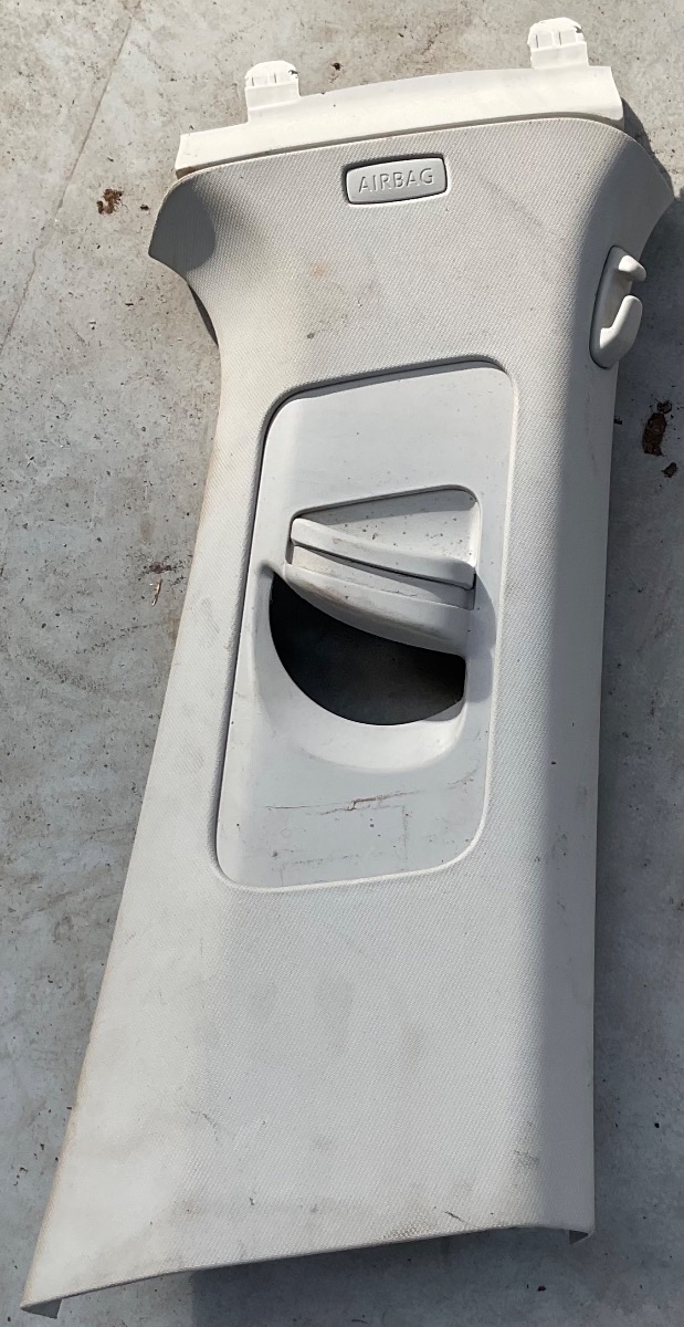 POLO MK 8/9 RIGHT B PILLAR UPPER TRIM