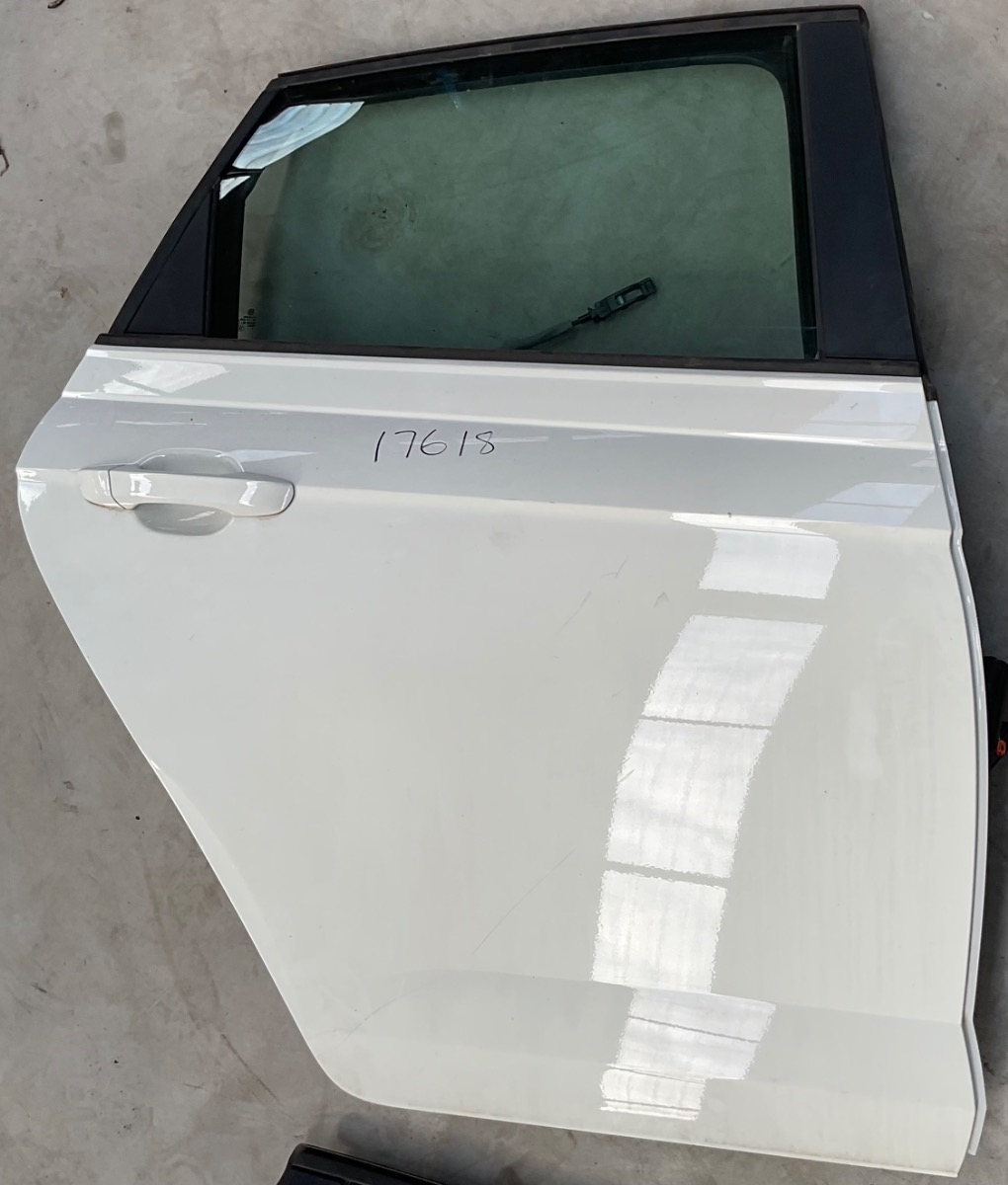 POLO MK 8/9 DOOR RIGHT REAR