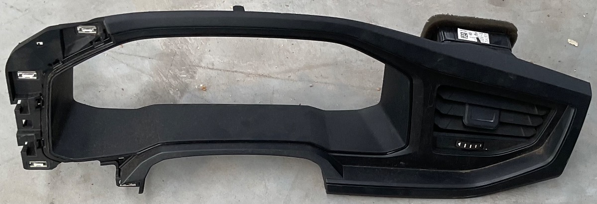 POLO MK 8/9 CLUSTER SURROUND WITH VENT