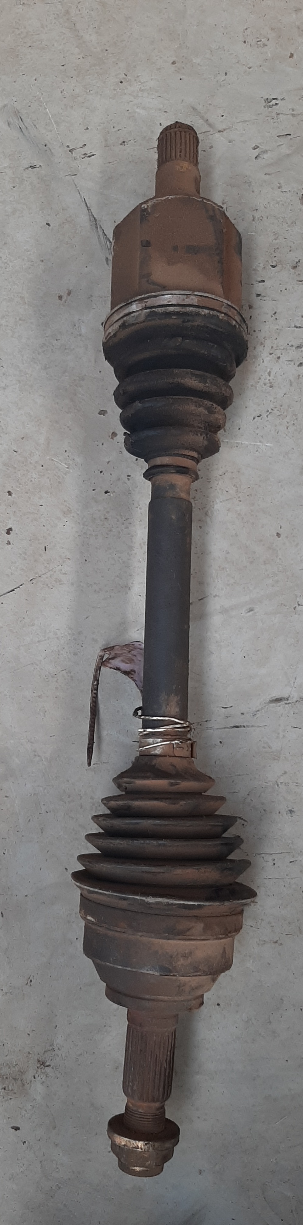 FREELANDER 2.0 HSE LEFT HAND CV SHAFT COMPLETE
