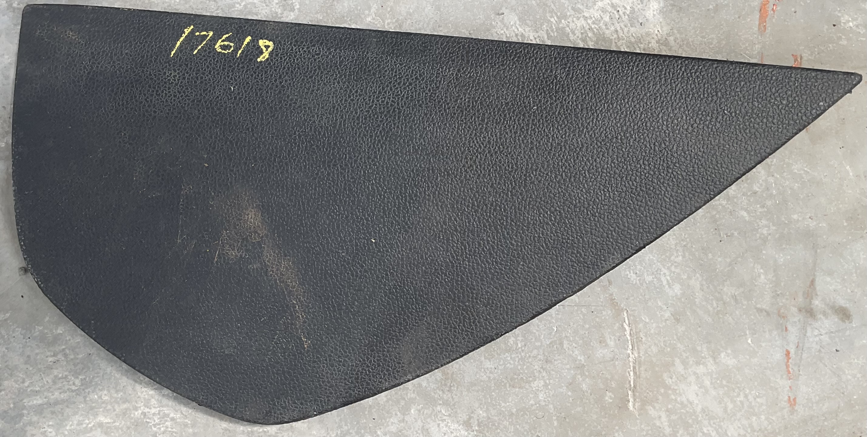 POLO MK 8/9 DASH END COVER RIGHT