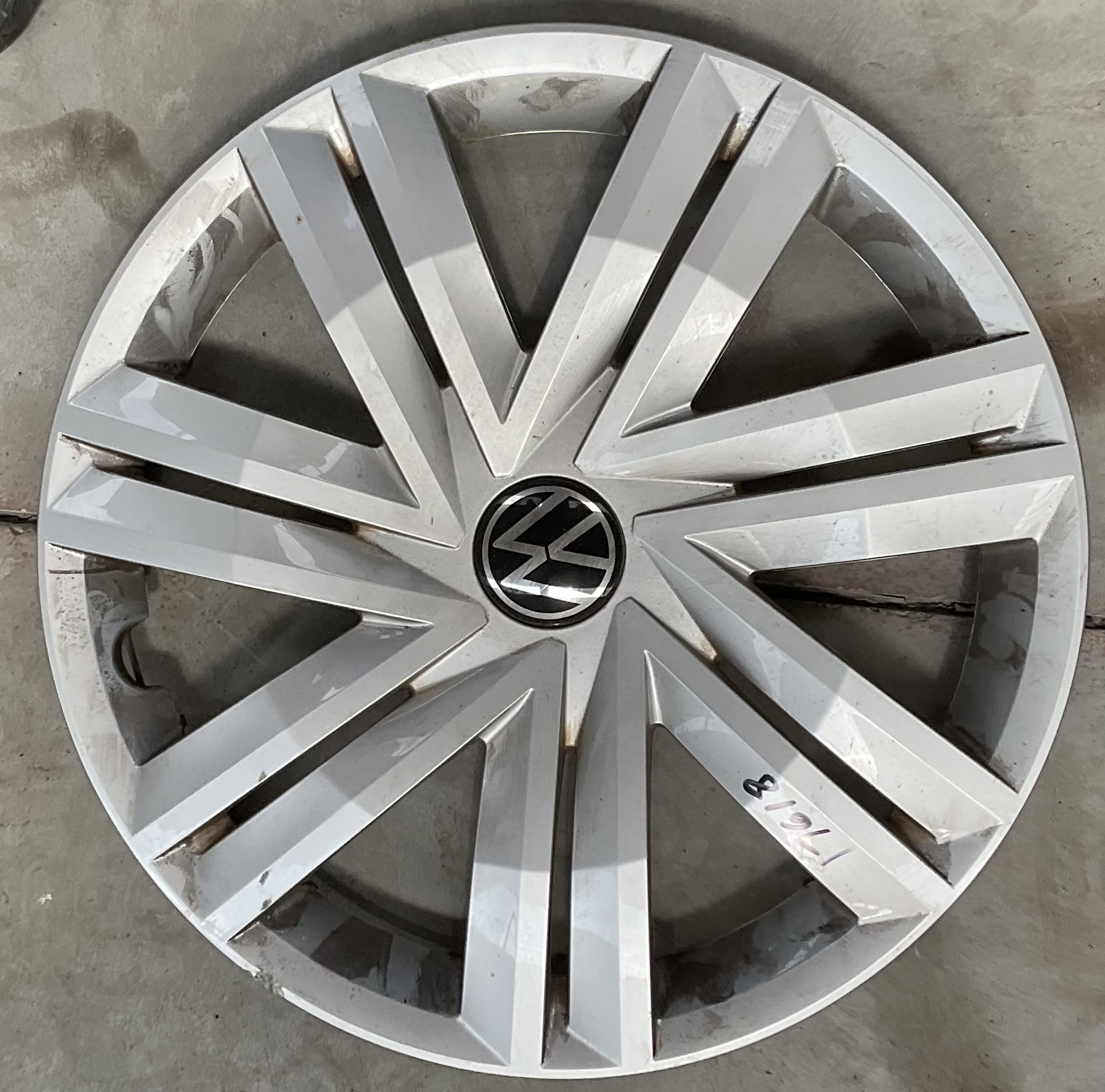 Volkswagen Polo Wheel Cover Hubcap Left Front