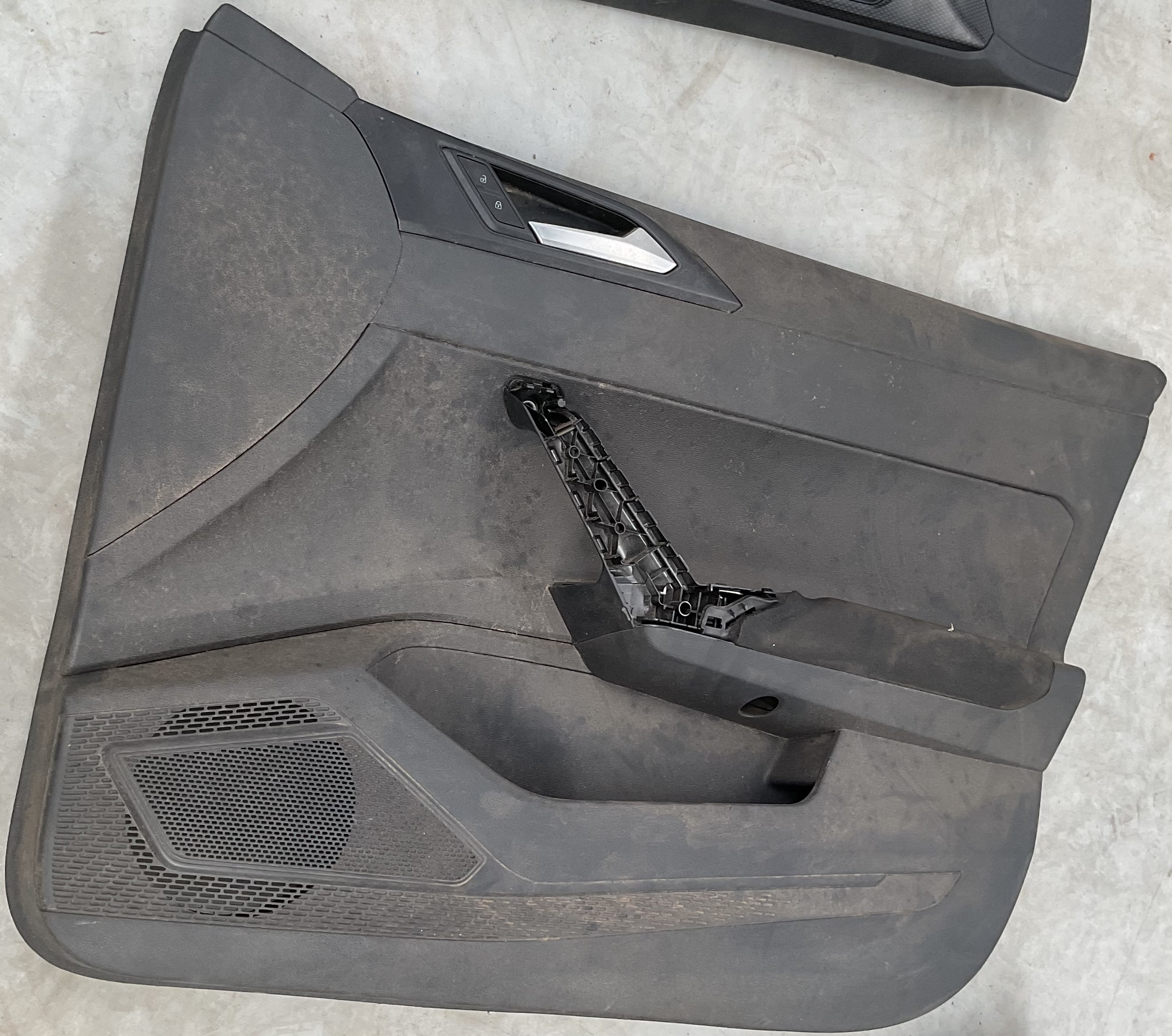 POLO MK8 DOOR PANEL RIGHT FRONT