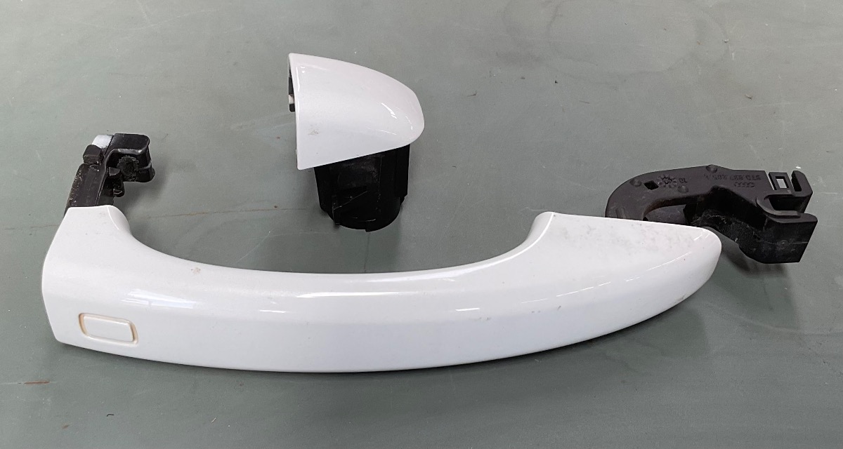 Q3 OUTER DOOR HANDLE L=R