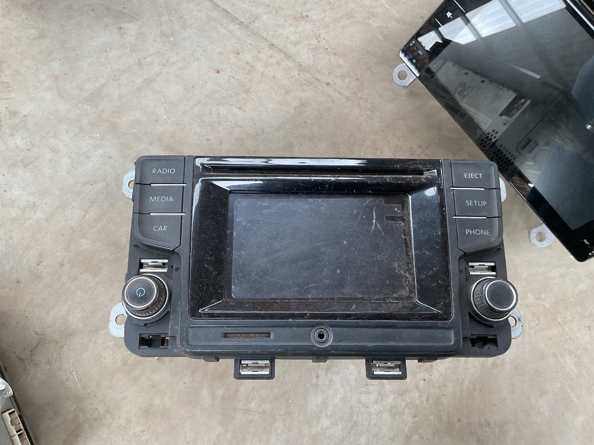 GOLF 6 RADIO CD NO PLUGS INCL