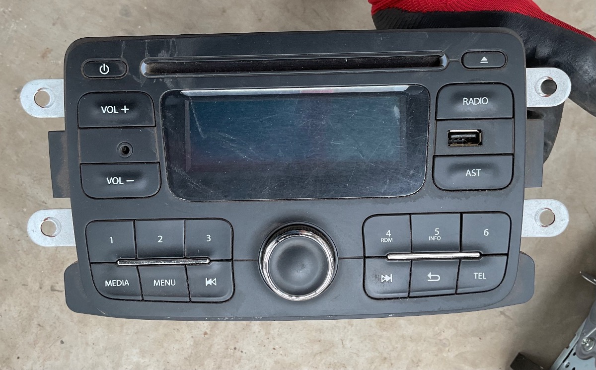 SANDERO STEPWAY RADIO