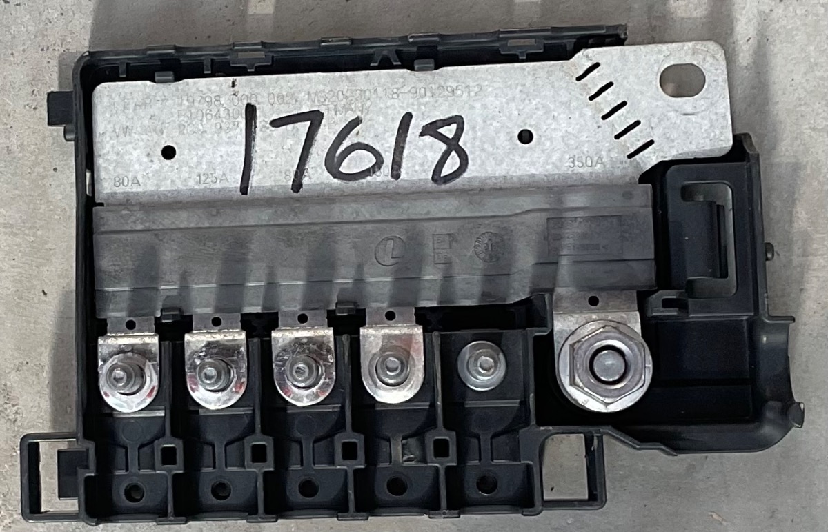 POLO MK8/9 FUSE HOLDER